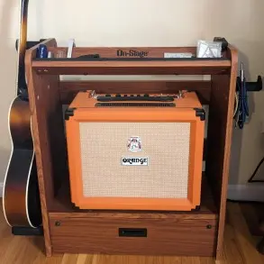 Estación de trabajo para guitarra o bajo amplificador y pedales ordenados On Stage GWS5000RB
