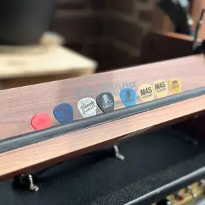 Estación de trabajo para guitarra o bajo amplificador y pedales ordenados On Stage GWS5000RB