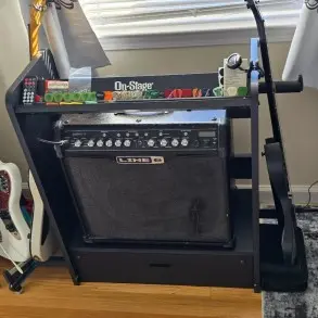 Estación de trabajo para guitarra o bajo amplificador y pedales ordenados On Stage GWS5000B