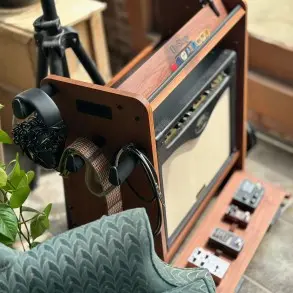 Estación de trabajo para guitarra o bajo amplificador y pedales ordenados On Stage GWS5000B