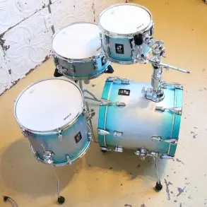 Bateria Sonor Aq2 "Safari" Maple Aqua Silver Burst