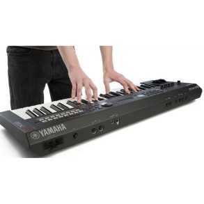 Sintetizador Yamaha De 49 Teclas Performance MX49 BK