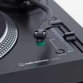 Bandeja Tocadiscos Audio Technica Lp120 Usb Vinilo Giradisco De Accion Directa Salidas Usb-rca AT-LP120XUSB-BK