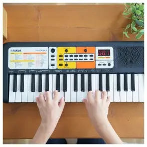 Teclado Yamaha PSSF30 para Niño 37 Teclas Mini Portatil USB