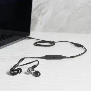 Auricular Shure Aonic 5 Triple Driver Con Micrófono y Control Remoto