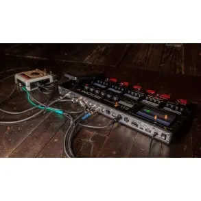Pedalera Multiefecto Procesador para Guitarra o Bajo Zoom G11