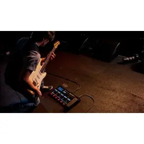 Pedalera Multiefecto Procesador para Guitarra o Bajo Zoom G11
