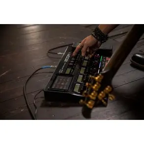 Pedalera Multiefecto Procesador para Guitarra o Bajo Zoom G11