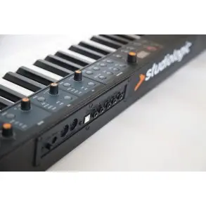 Piano Studiologic 88 Teclas con Parlantes NUMA COMPACT 2