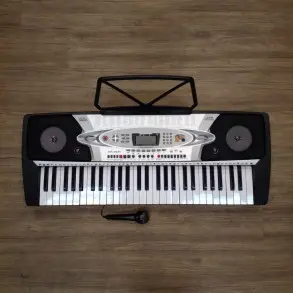 Teclado MK-2061 En Exhibición 5 Octavas Con Funda Y Micrófono