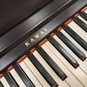 Piano Kawai De Exhibición 88 Teclas Con Mueble + 3 Pedales