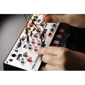 Sintetizador Korg Volca Modular Analogico Semi Modular