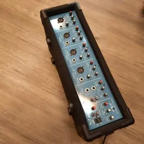 Mixer Cabezal Potenciado Wharfedale 4 Canales "Usado"