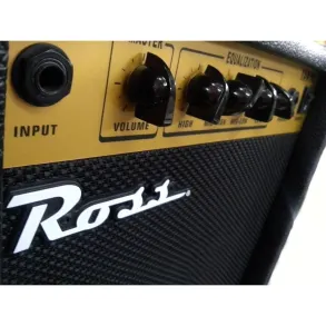 Amplificador Para Bajo Ross B15 Con Parlante De 6,5
