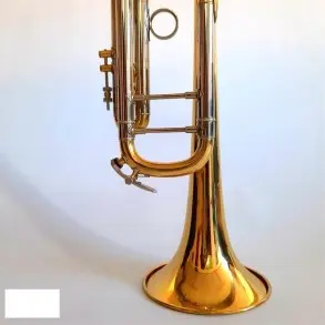 Trompeta Lincoln Winds Deluxe Tono Bb Gold lacquer con Estuche Rigido