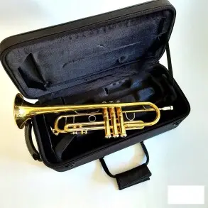 Trompeta Lincoln Winds Deluxe Tono Bb Gold lacquer con Estuche Rigido