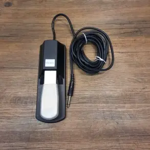 Pedal Sustain Kurzweil KP1 Usado