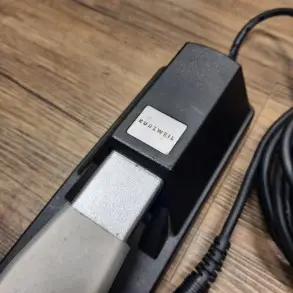 Pedal Sustain Kurzweil KP1 Usado