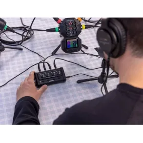 Amplificador De Auriculares Con 4 Salidas Zoom Zha-4