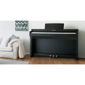 Piano Yamaha Clavinova 88 Teclas Clp-725 Con Mueble Negro