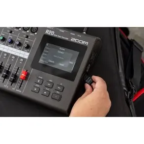 Grabadora Multipista ZOOM R20 16 Pistas DAW 8 XLR/TRS USB - Slot SD
