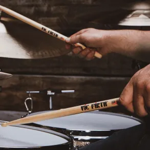 Palillos Vic Firth 5a AMERICAN CLASSIC® Hickory Punta Madera