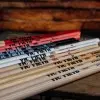 Palillos Vic Firth 5a AMERICAN CLASSIC® Hickory Punta Madera