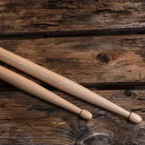 Palillos Vic Firth 5a AMERICAN CLASSIC® Hickory Punta Madera