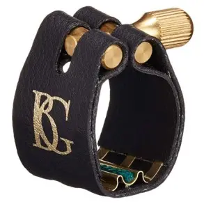 Abrazadera Super Bg Revelation Para Saxo Alto Sintetico Base De Oro 24K-Incluye Cubre Boquilla