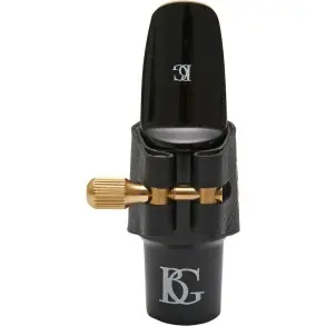 Abrazadera Bg Standard Para Saxo Baritono Sintetico-Incluye Cubre Boquilla