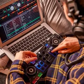 Controlador Hercules DJ-Control Starlight Ultracompacta