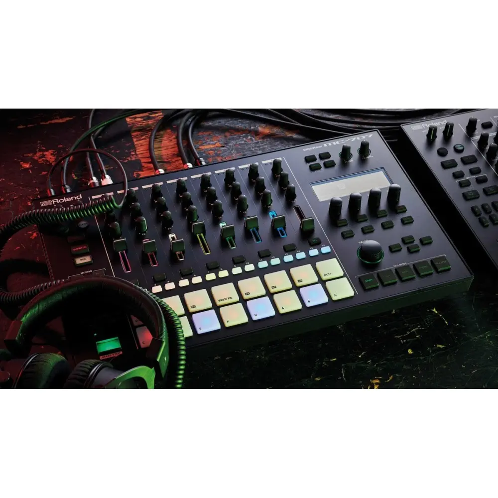 Secuenciador Roland Mc707 Groovebox 16 Pads Usb