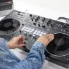 Controlador DJ Pioneer DDJ-REV5 De 2 Canales Para Rekordbox y Serato DJ PRO