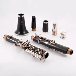 Clarinete Yamaha YCL450 Si bemol llaves plata niquelada + estuche tipo mochila