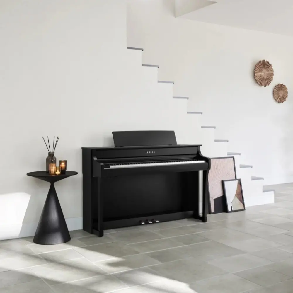 Piano Digital Con Mueble Yamaha CLP845B Color Negro