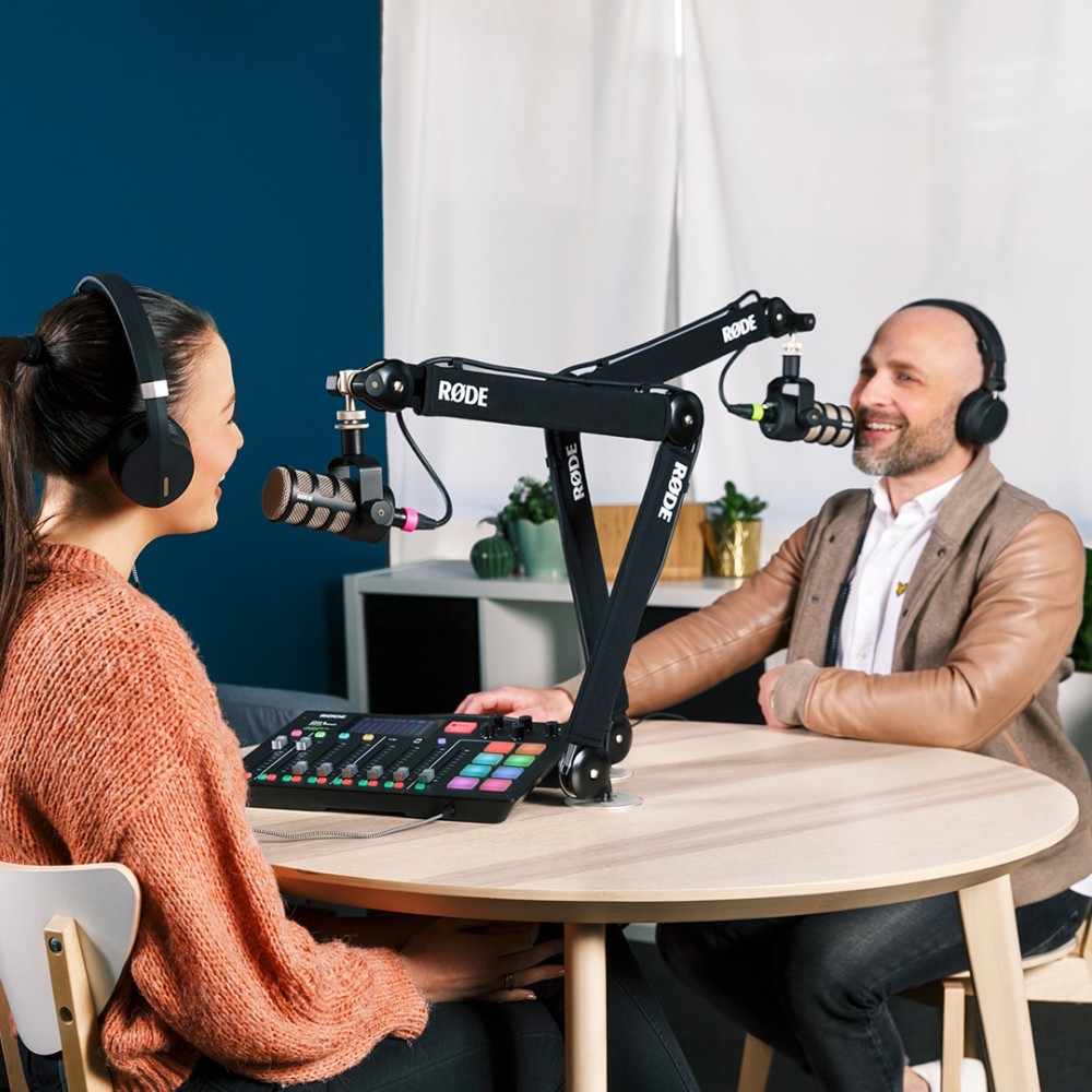 Microfono Condenser Para Podcast Rode PODMIC Dinámico Cardioide