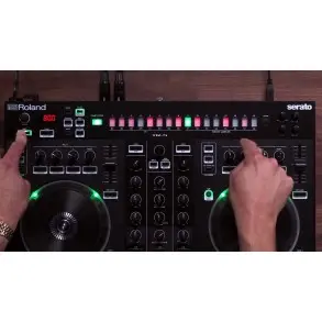 Controlador Dj Roland Dj 505 Negro De 2 Canales Interface