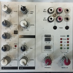 Mixer Phonic Analogico 4 canales Multiefecto AM105FXU USADO