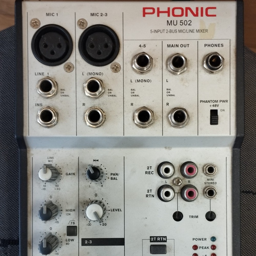 Mixer Phonic Analogico 4 canales Multiefecto AM105FXU USADO