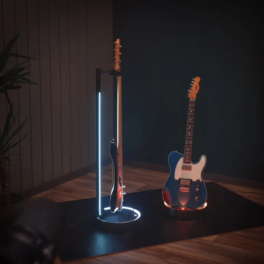 Soporte de Guitarra o bajo universal con Luz Led Gravity GSLS01NHB con cuello y cierre automatico