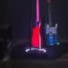 Soporte de Guitarra o bajo universal con Luz Led Gravity GSLS01NHB con cuello y cierre automatico
