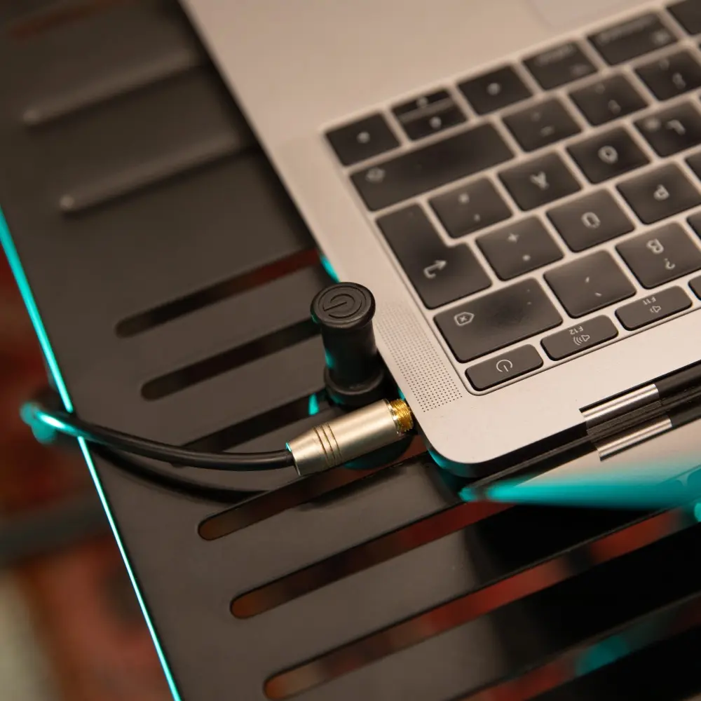 Soporte Trípode Multiuso Para Notebook o Controlador DJ Gravity LTST01 soporta 15 kg