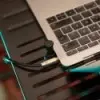 Soporte Trípode Multiuso Para Notebook o Controlador DJ Gravity LTST01 soporta 15 kg