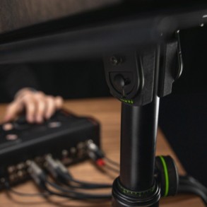 Soporte para Monitores de Estudio sobre Mesa Gravity SP3102 Regulable con inclinacion