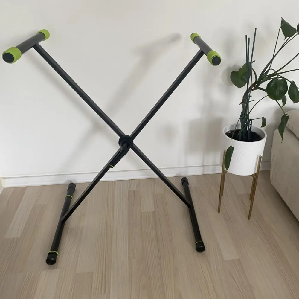 Soporte tijera para piano o teclado GravIty GKSX1 reforzado soporta 55kg