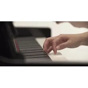 Piano Digital Con Mueble y Banqueta Yamaha CLP835B Clavinova Bluetooth