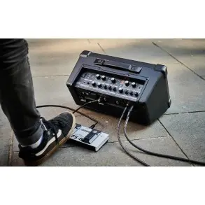 Amplificador Guitarra Portable 10W Roland CUBE ST2
