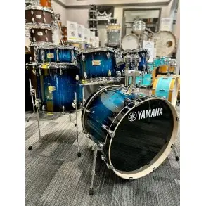 Batería Acustica 5 Cuerpos Bombo 22" Yamaha Stage Custom Deep Blue Sunburst