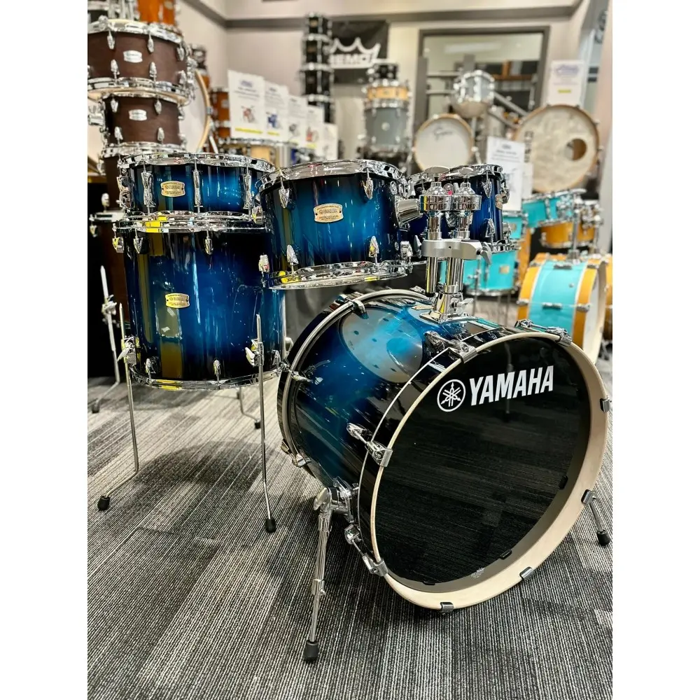 Batería Acustica 5 Cuerpos Bombo 22" Yamaha Stage Custom Deep Blue Sunburst