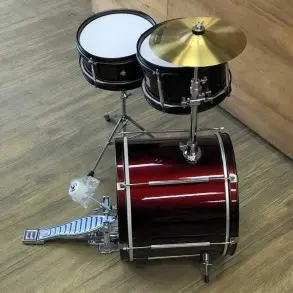 Bateria 3 Cuerpos Bombo 12 con Banqueta Color Bordo
